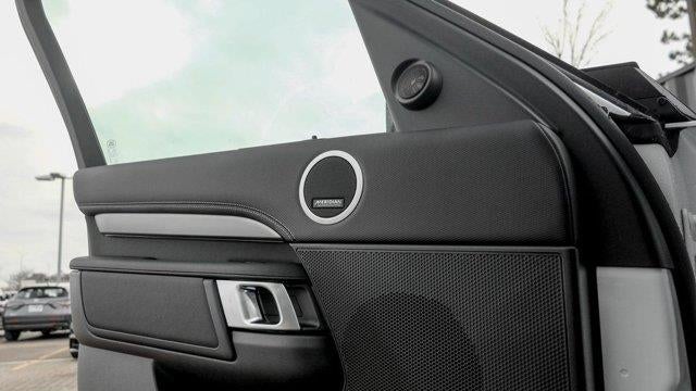 2025 Land Rover Discovery P300 Dynamic SE