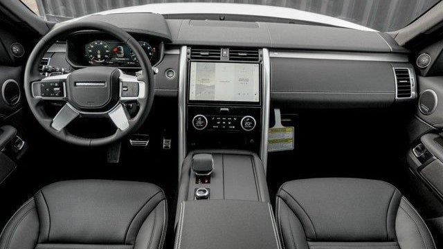 2025 Land Rover Discovery P300 Dynamic SE
