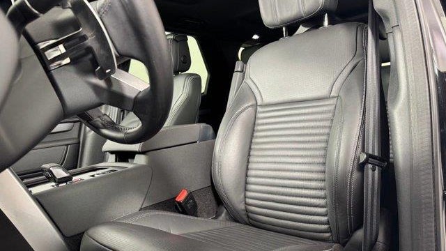 2025 Land Rover Discovery P300 Dynamic SE