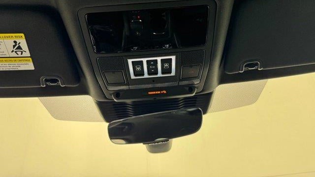 2025 Land Rover Discovery P300 Dynamic SE