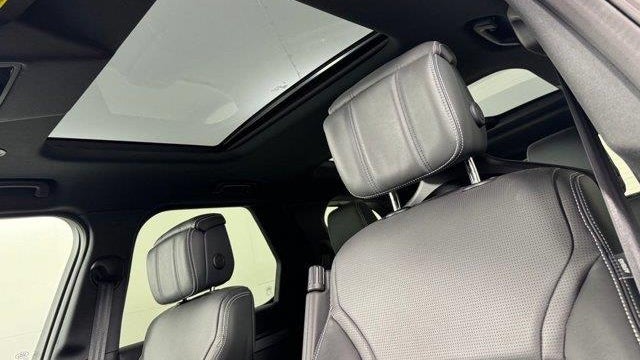 2025 Land Rover Discovery P300 Dynamic SE