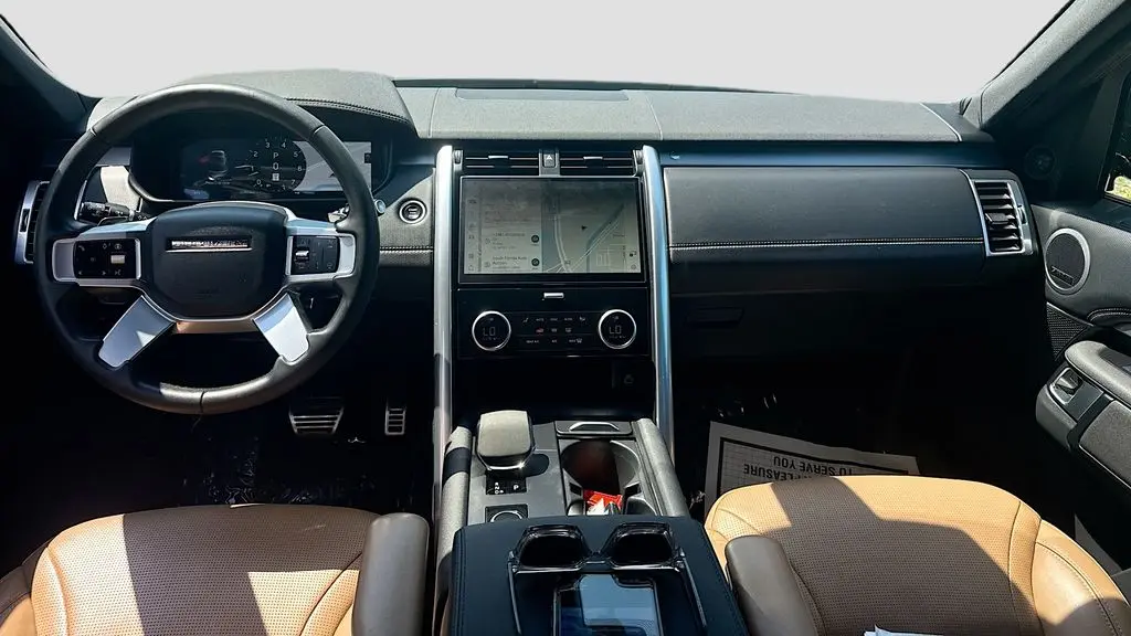 2024 Land Rover Discovery P360 Dynamic SE