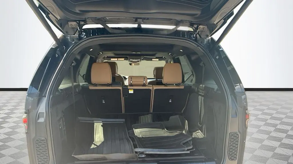 2024 Land Rover Discovery P360 Dynamic SE
