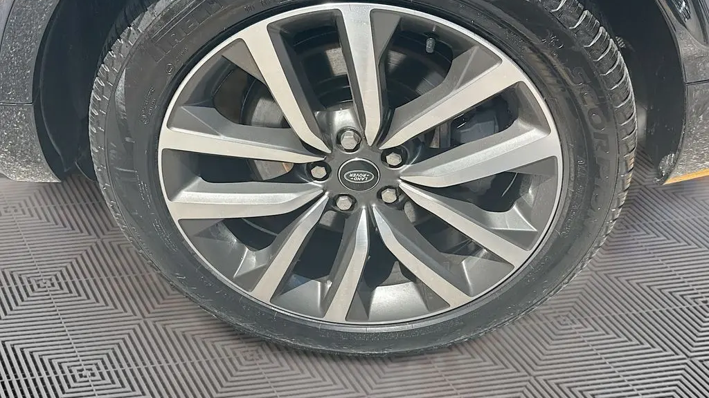 2024 Land Rover Discovery P360 Dynamic SE