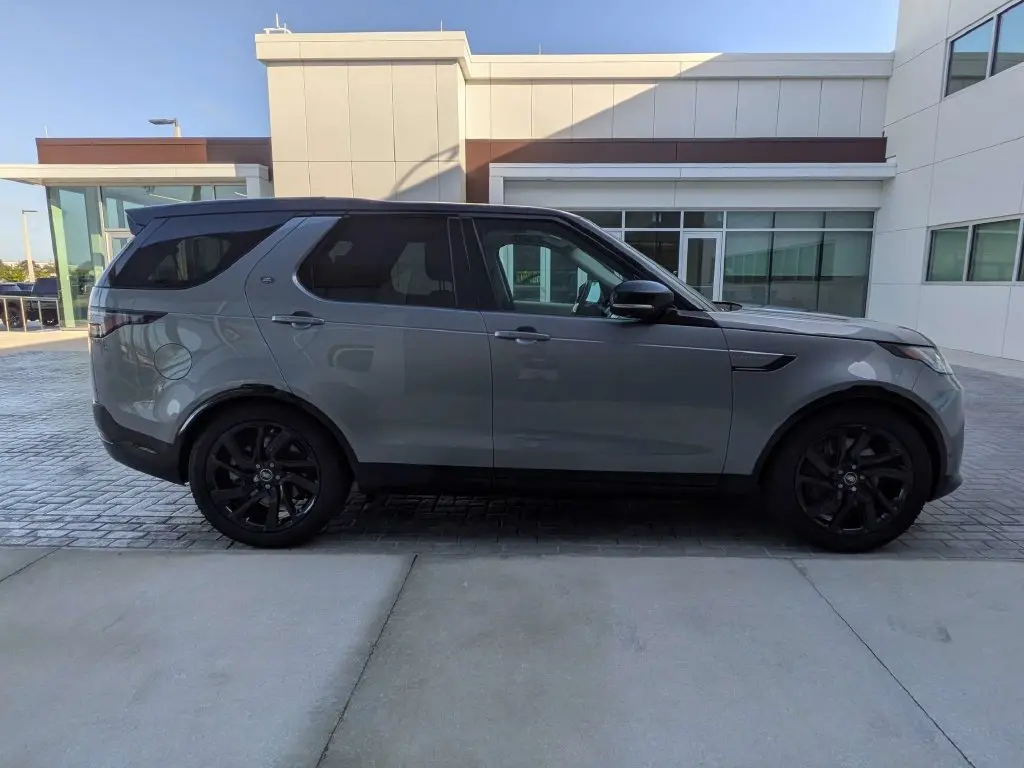 2025 Land Rover Discovery - $54,767