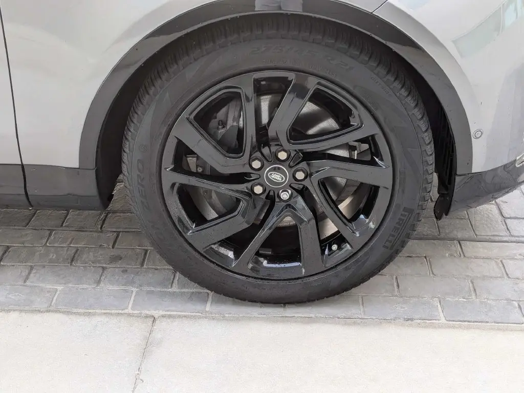 2025 Land Rover Discovery - $54,767