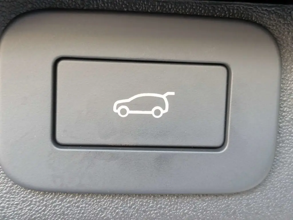 2025 Land Rover Discovery - $54,767