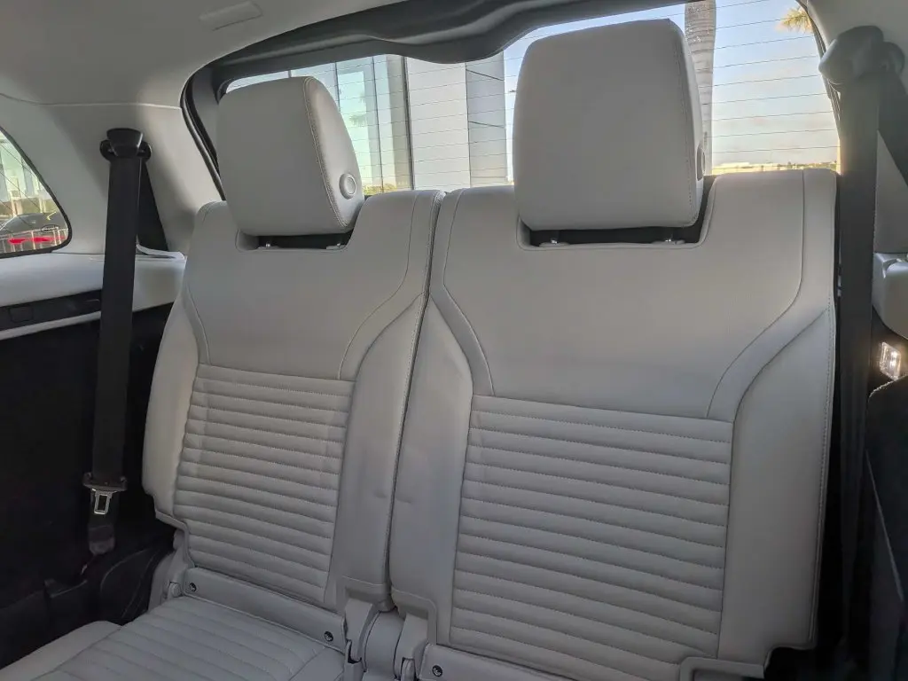 2025 Land Rover Discovery - $54,767