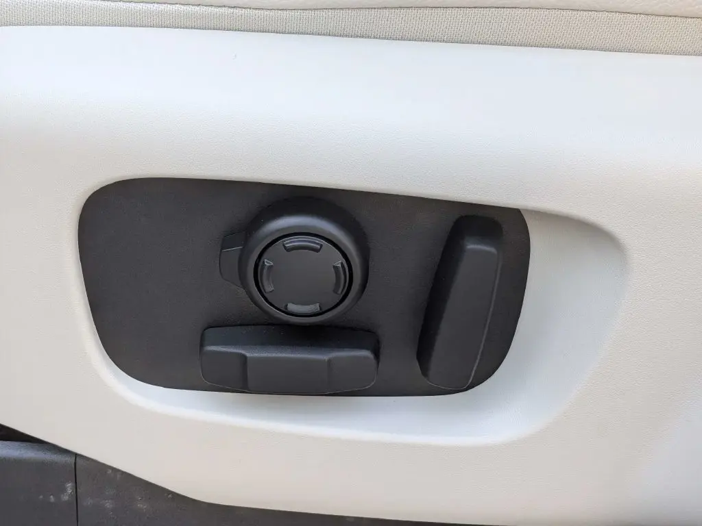 2025 Land Rover Discovery - $54,767