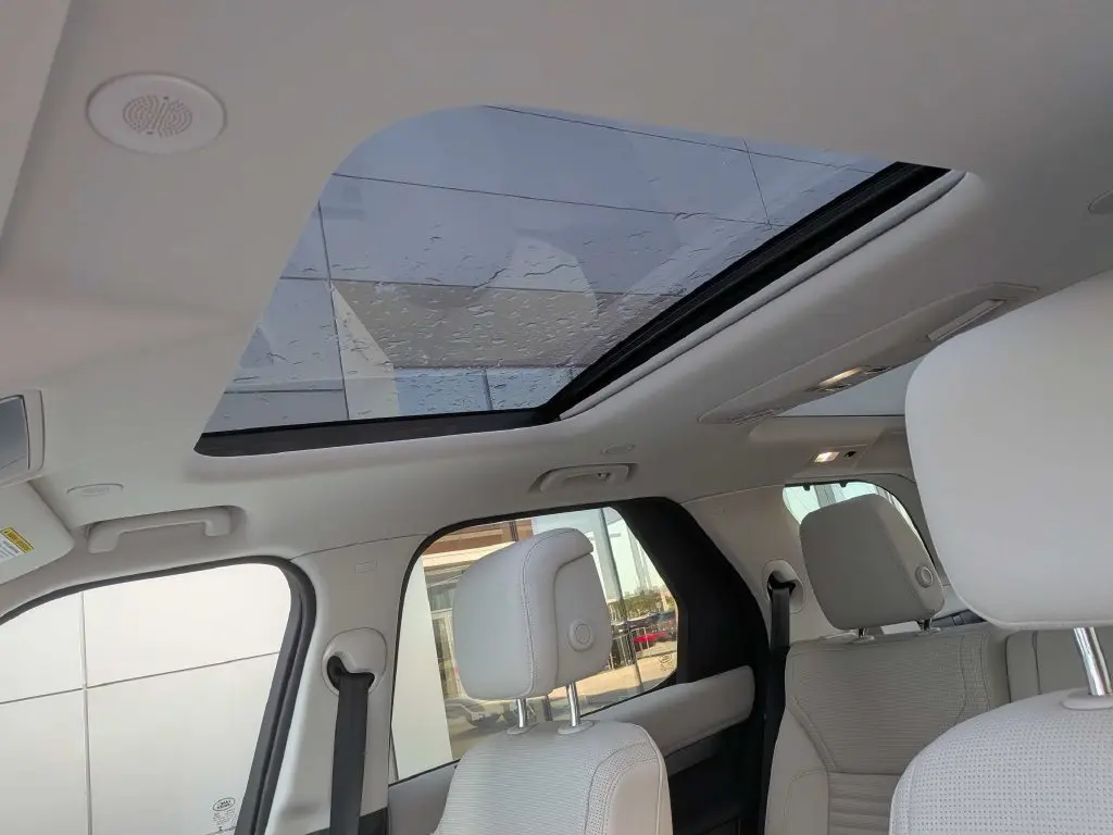 2025 Land Rover Discovery - $54,767