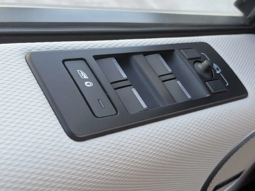 2025 Land Rover Discovery - $54,767