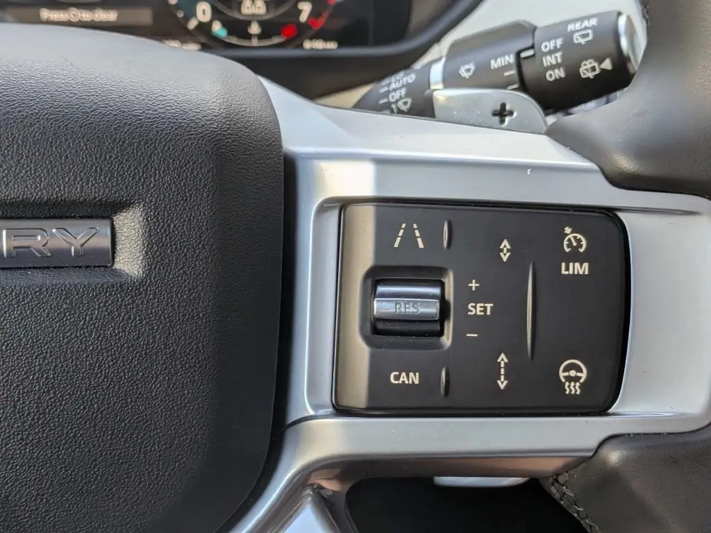 2025 Land Rover Discovery - $54,767