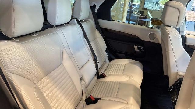 2025 Land Rover Discovery P360 Dynamic SE