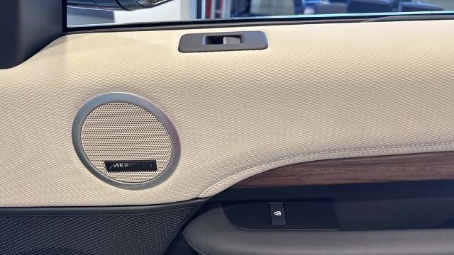 2025 Land Rover Discovery P360 Dynamic SE