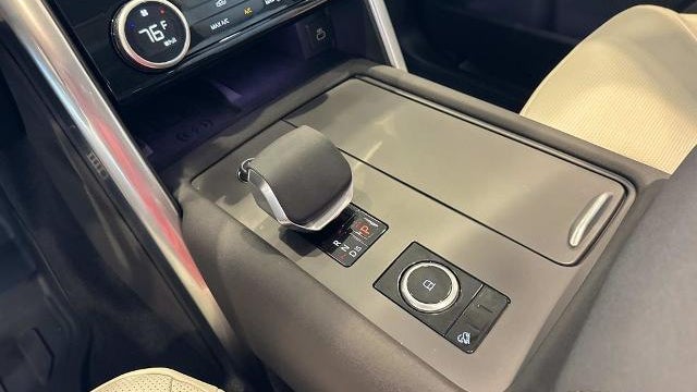 2025 Land Rover Discovery P360 Dynamic SE