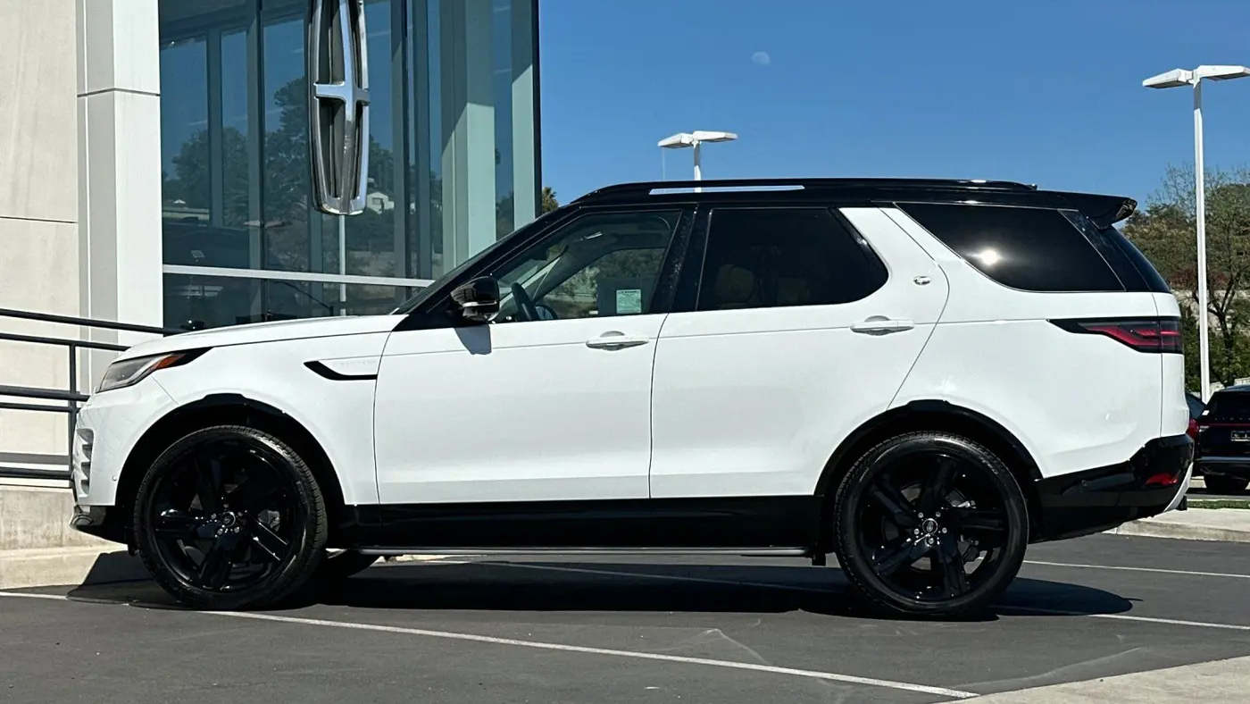 2025 Land Rover Discovery P360 Dynamic SE