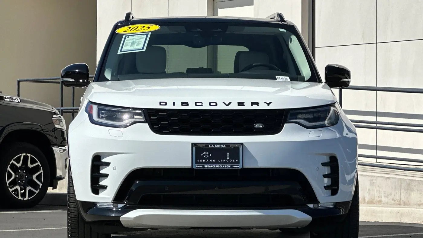 2025 Land Rover Discovery P360 Dynamic SE