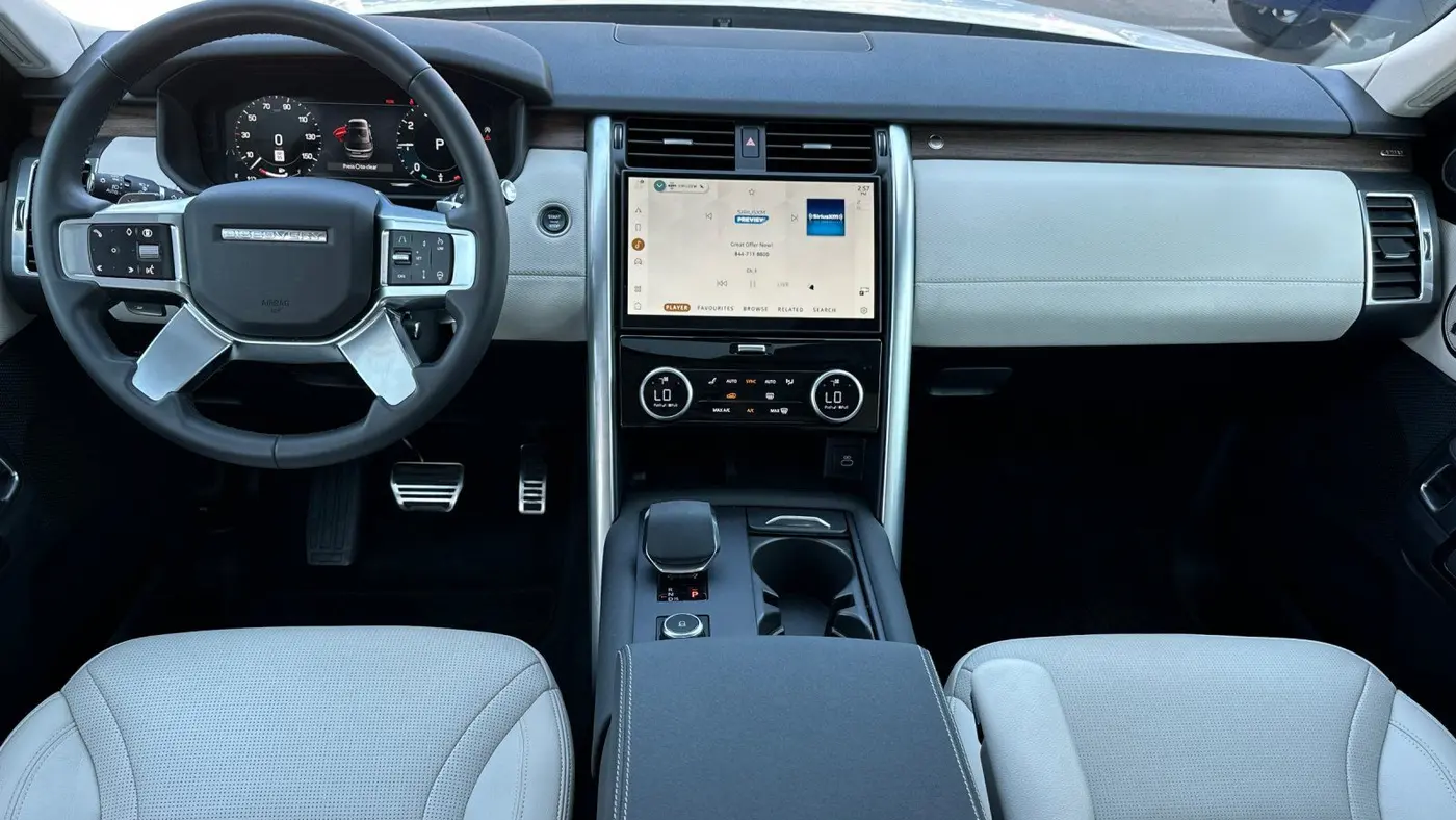 2025 Land Rover Discovery P360 Dynamic SE