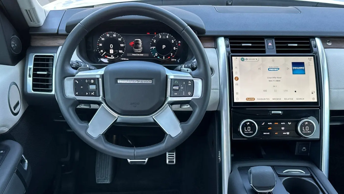 2025 Land Rover Discovery P360 Dynamic SE