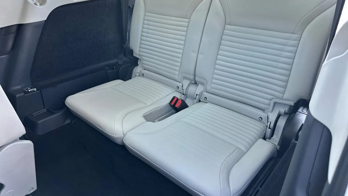 2025 Land Rover Discovery P360 Dynamic SE
