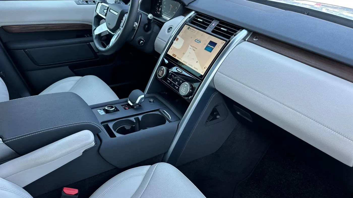 2025 Land Rover Discovery P360 Dynamic SE