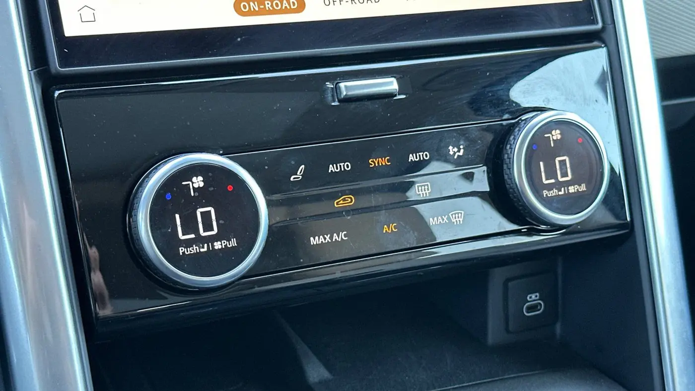 2025 Land Rover Discovery P360 Dynamic SE