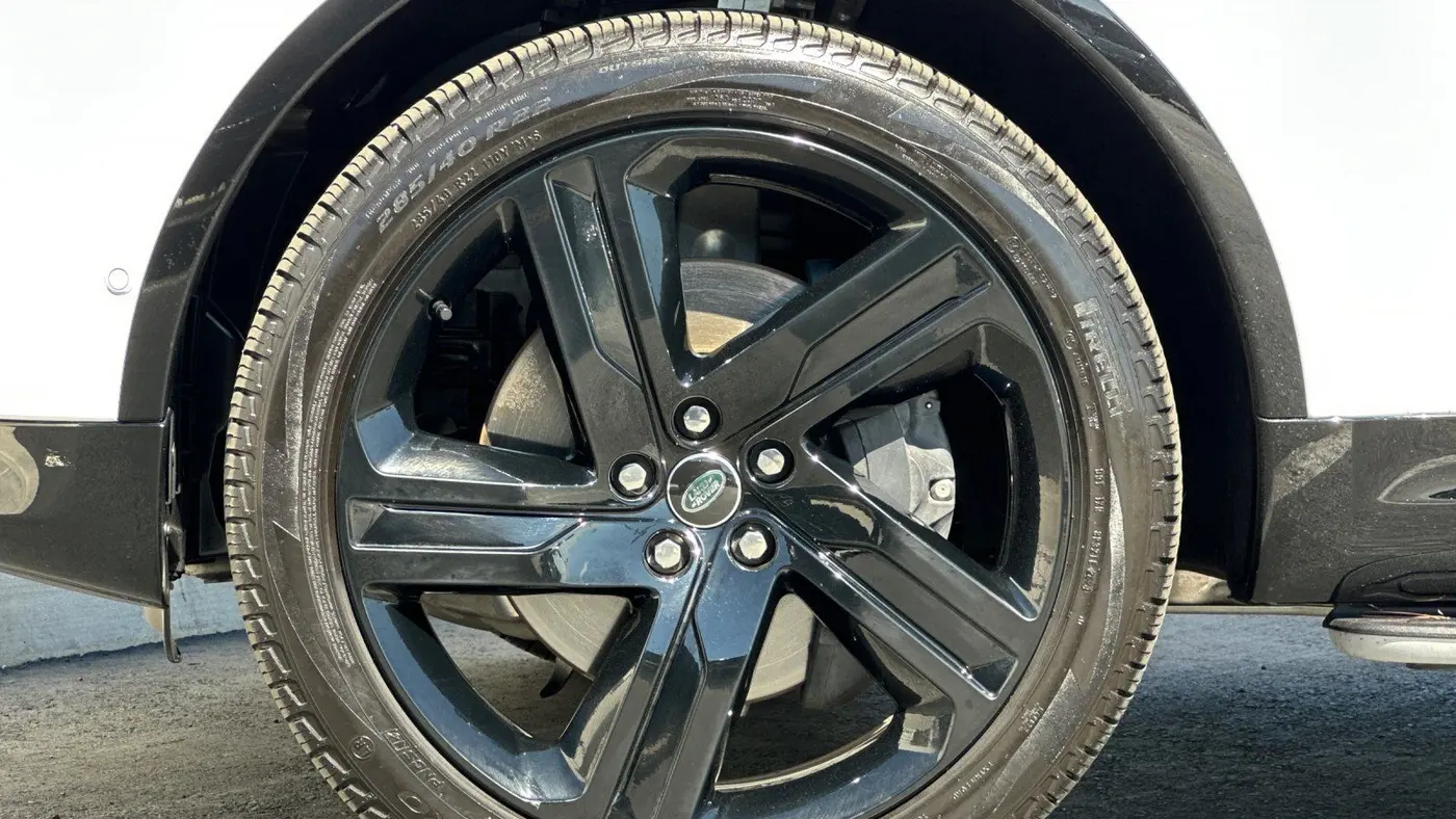 2025 Land Rover Discovery P360 Dynamic SE