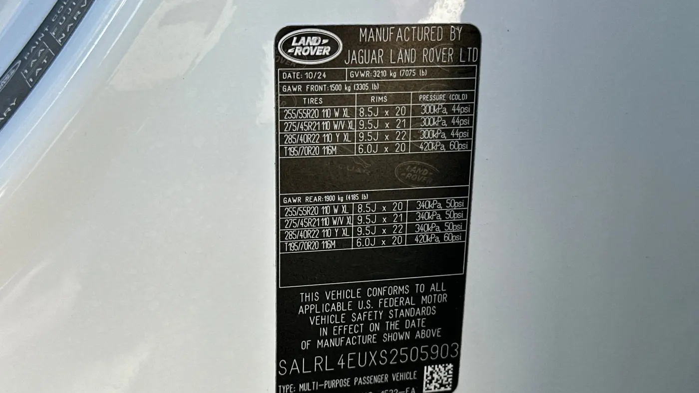 2025 Land Rover Discovery P360 Dynamic SE