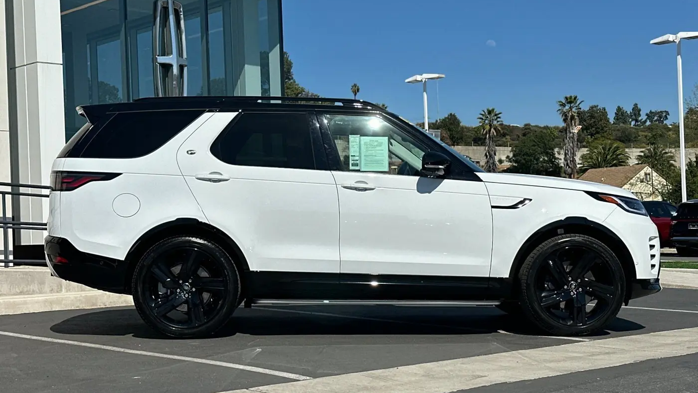 2025 Land Rover Discovery P360 Dynamic SE