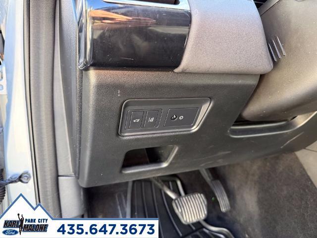 2017 Land Rover Discovery - $12,696