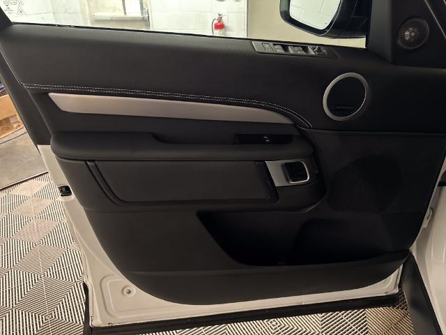 2023 Land Rover Discovery - $31,500