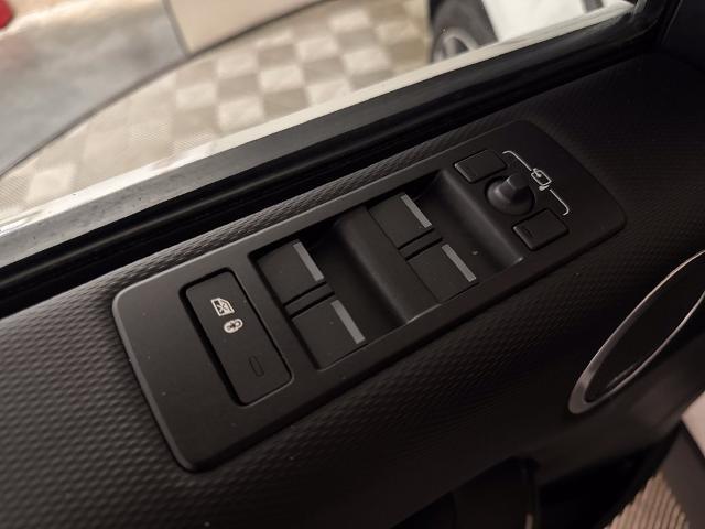 2023 Land Rover Discovery - $31,500