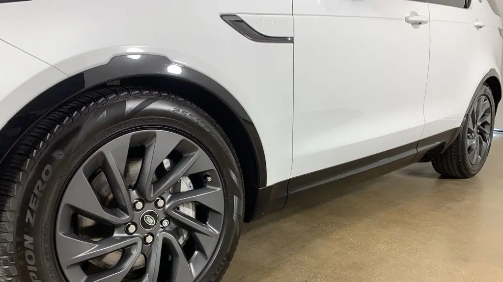 2023 Land Rover Discovery P300 S R-Dynamic