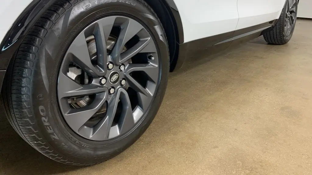 2023 Land Rover Discovery P300 S R-Dynamic