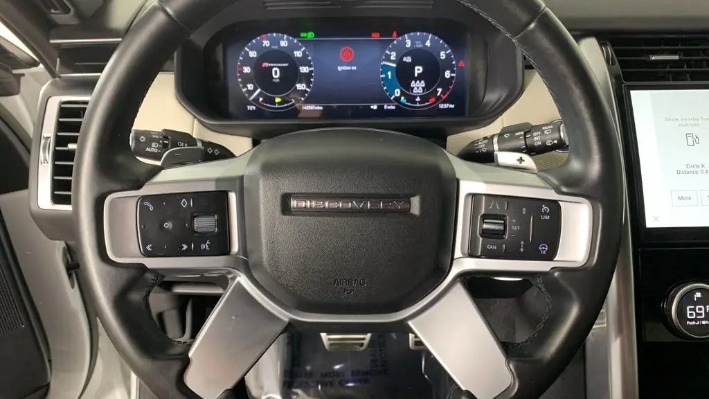 2023 Land Rover Discovery P300 S R-Dynamic