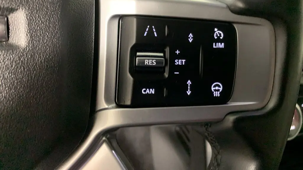 2023 Land Rover Discovery P300 S R-Dynamic