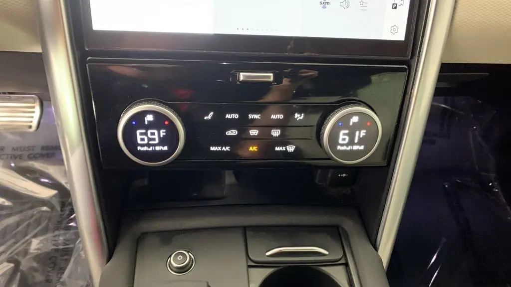 2023 Land Rover Discovery P300 S R-Dynamic