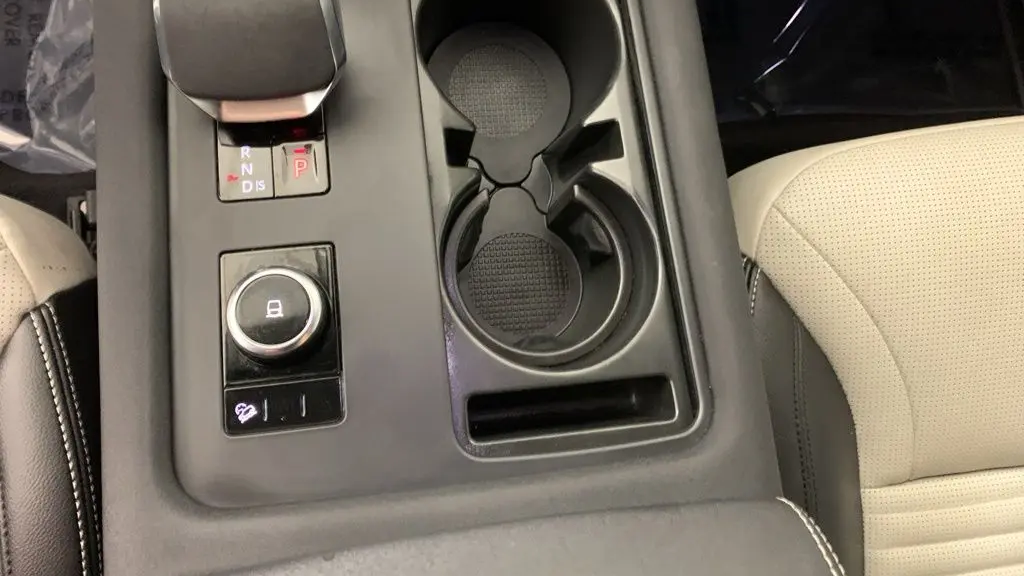 2023 Land Rover Discovery P300 S R-Dynamic