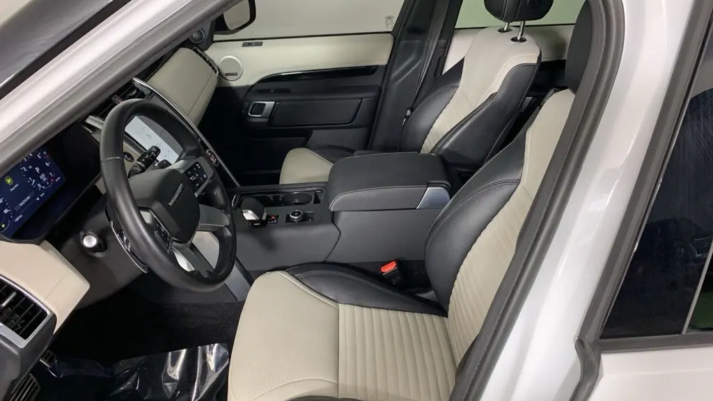 2023 Land Rover Discovery P300 S R-Dynamic