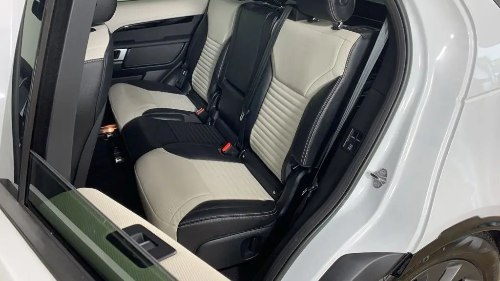 2023 Land Rover Discovery P300 S R-Dynamic