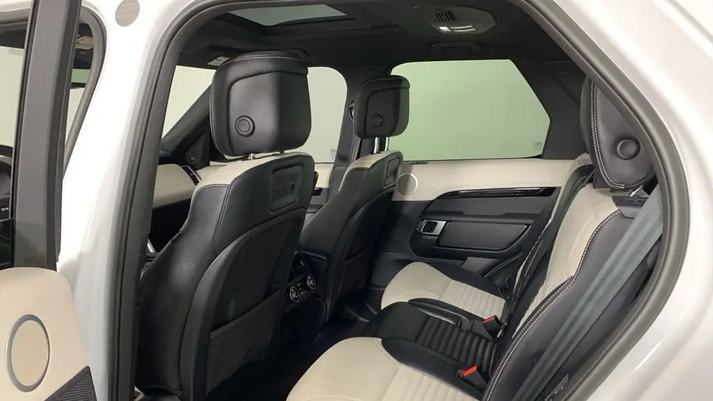 2023 Land Rover Discovery P300 S R-Dynamic