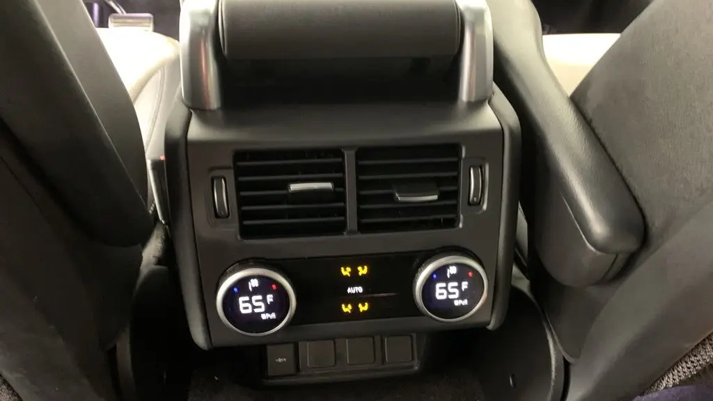 2023 Land Rover Discovery P300 S R-Dynamic