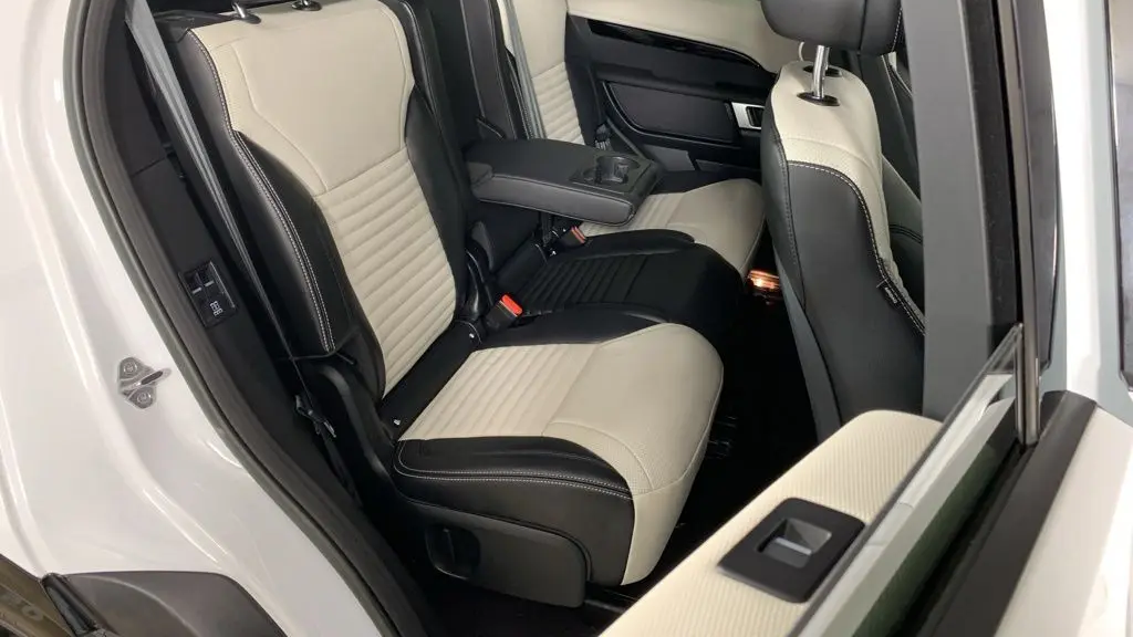 2023 Land Rover Discovery P300 S R-Dynamic