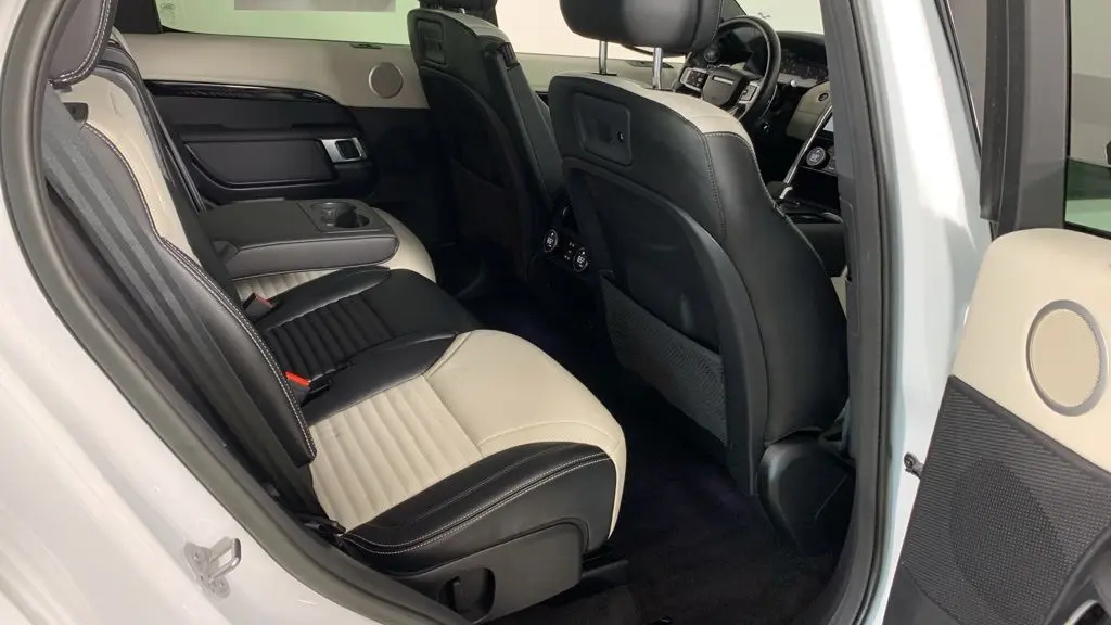 2023 Land Rover Discovery P300 S R-Dynamic