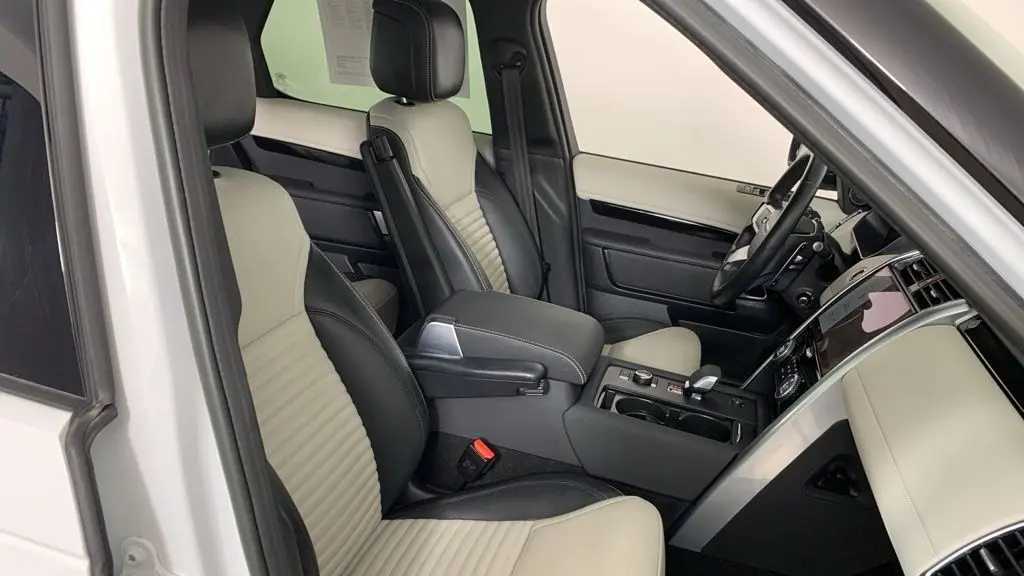 2023 Land Rover Discovery P300 S R-Dynamic