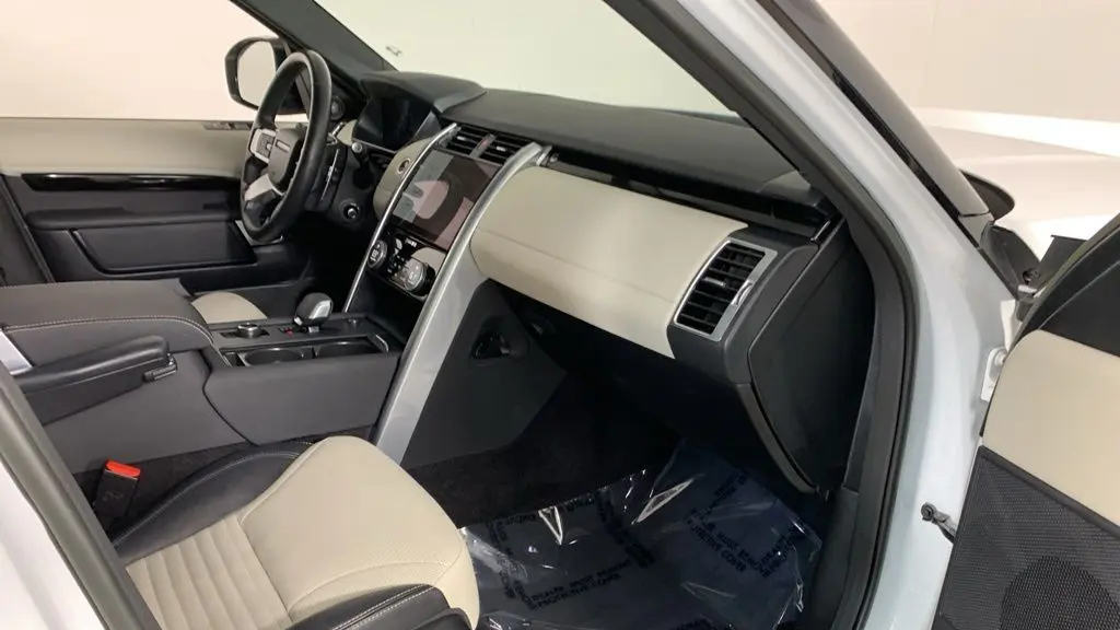 2023 Land Rover Discovery P300 S R-Dynamic