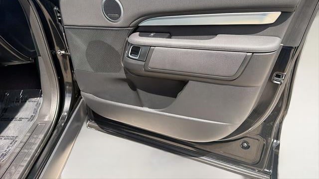 2020 Land Rover Discovery Landmark Edition
