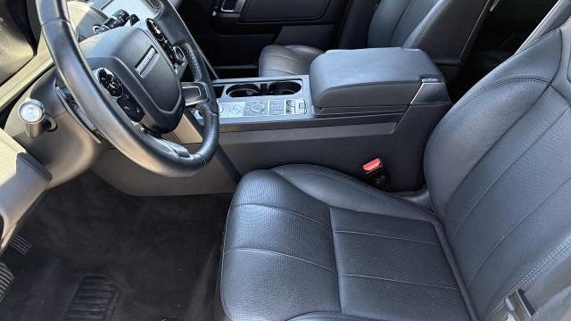 2020 Land Rover Discovery Landmark Edition