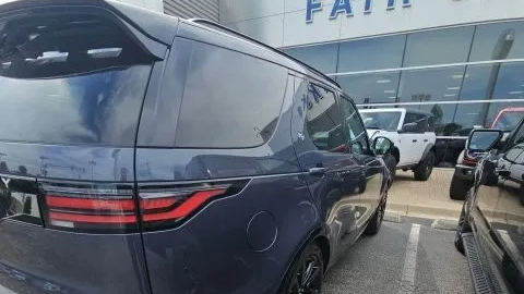 2024 Land Rover Discovery P360 Metropolitan