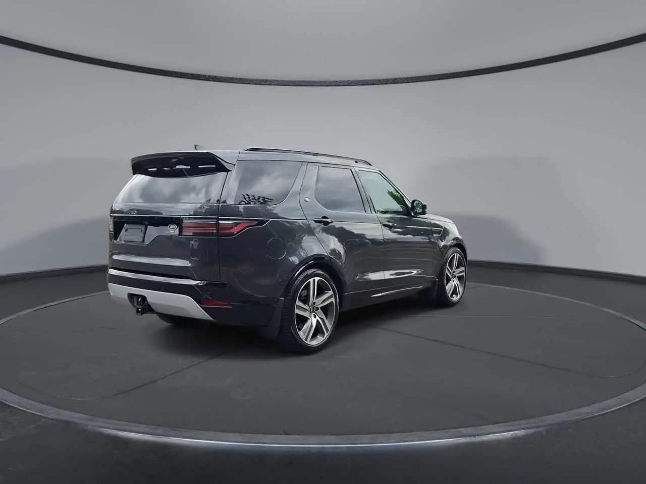 2023 Land Rover Discovery - $28,999